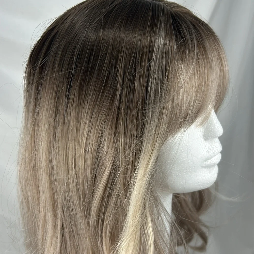 004 Ash Blonde Wavy Ombré LONG 24” - pictures don't do it justice, very pretty w
